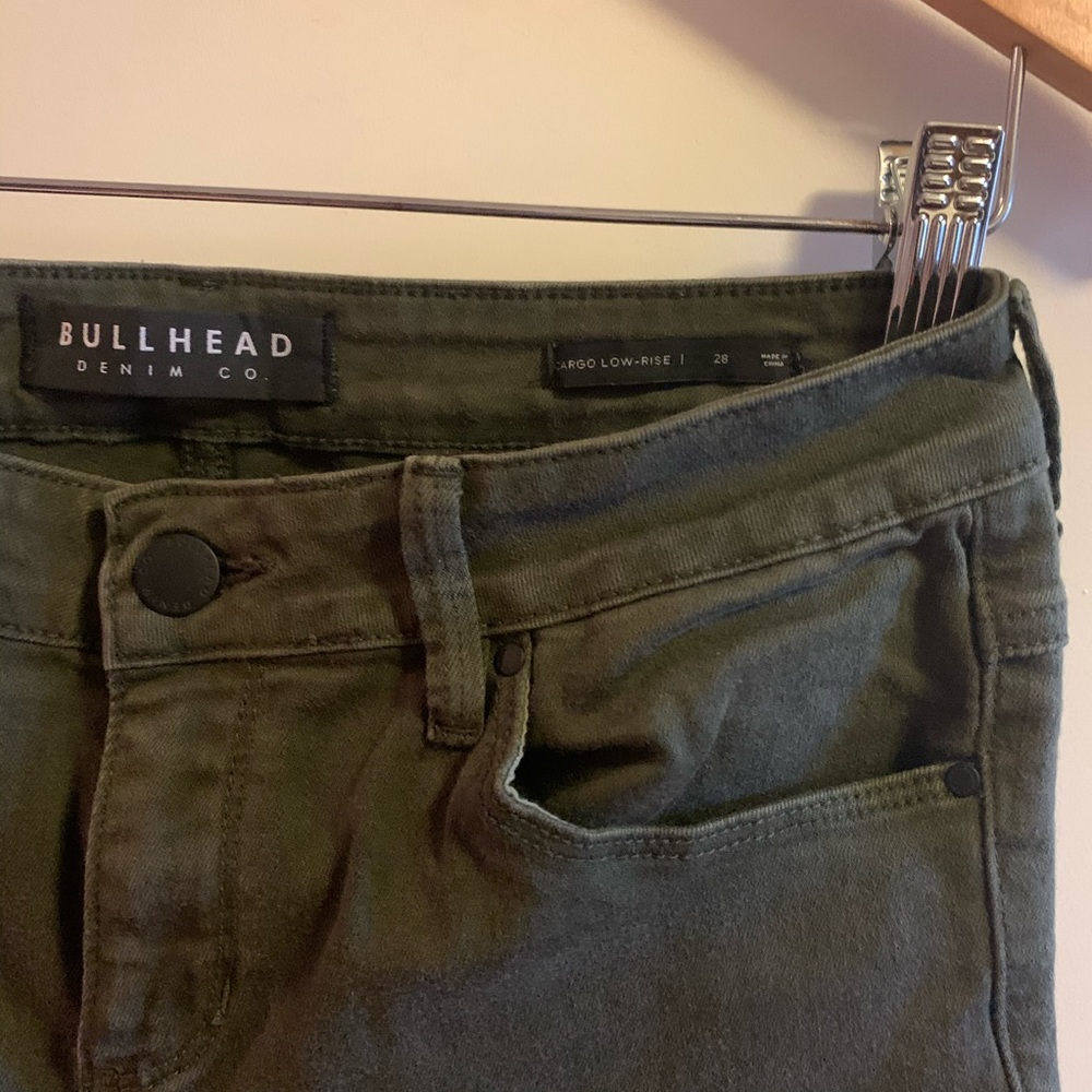 Bullhead Denim. Olive Cargo. 28.